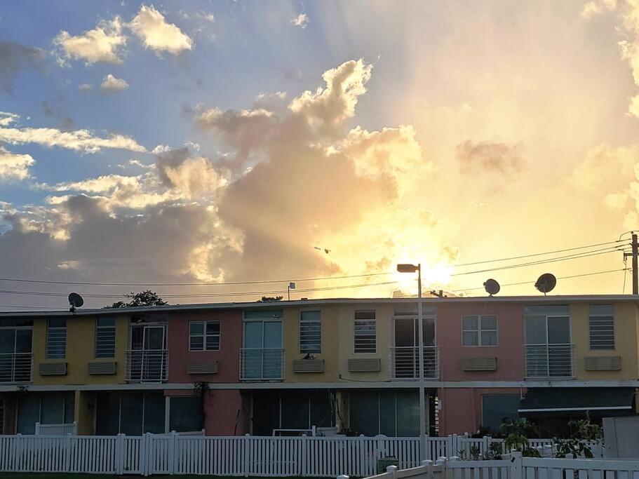 Near Islaverde Beach Home Carolina Puerto Rico. Eksteriør billede